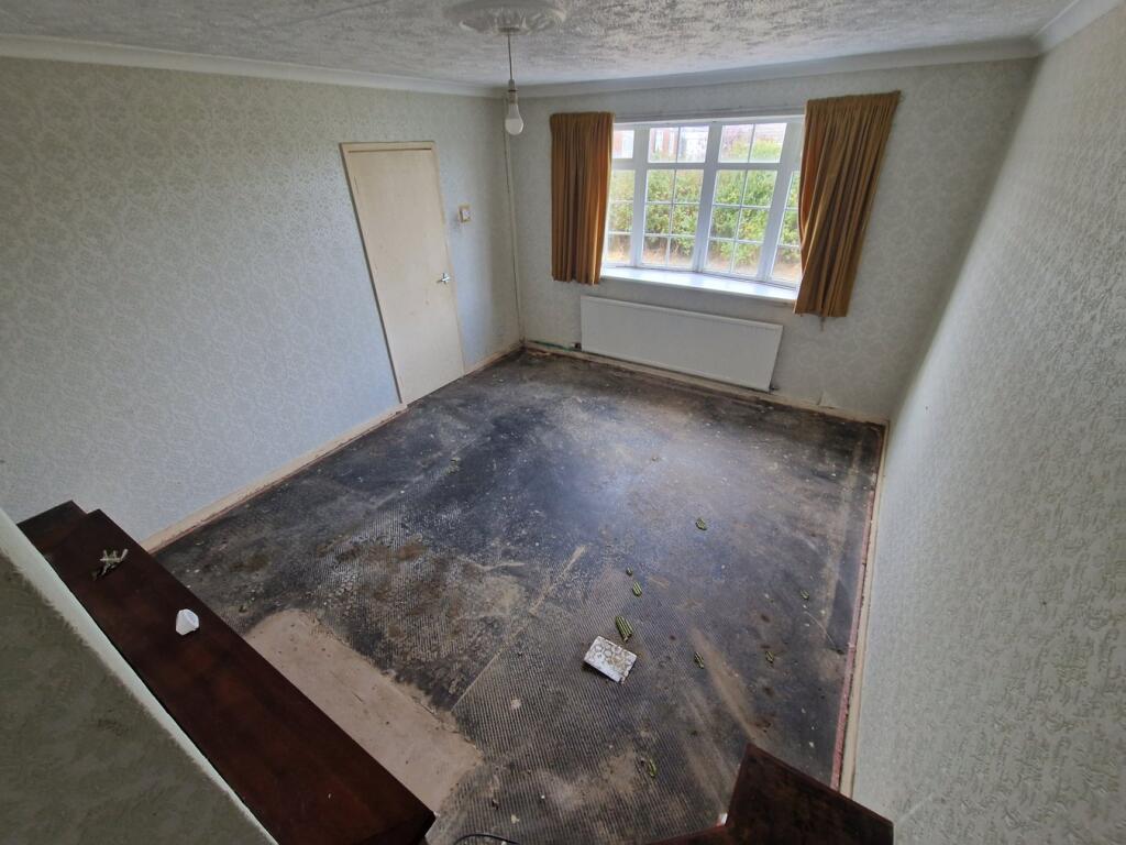 Reception room or master bedroom 