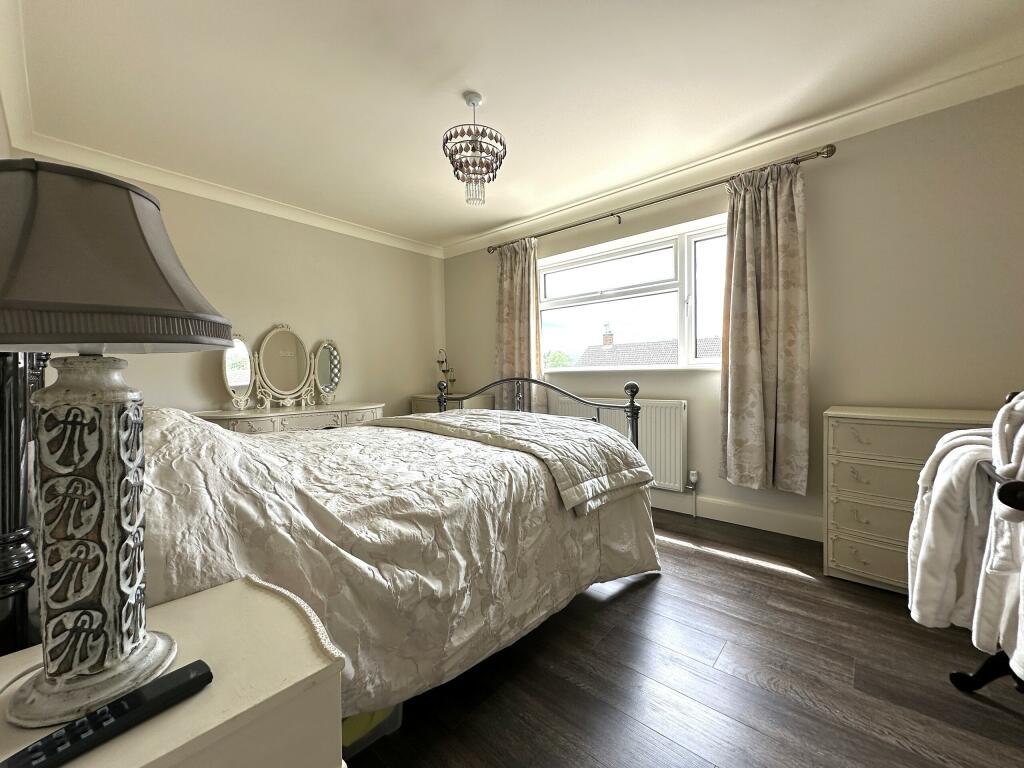 bed 1 (2).JPG