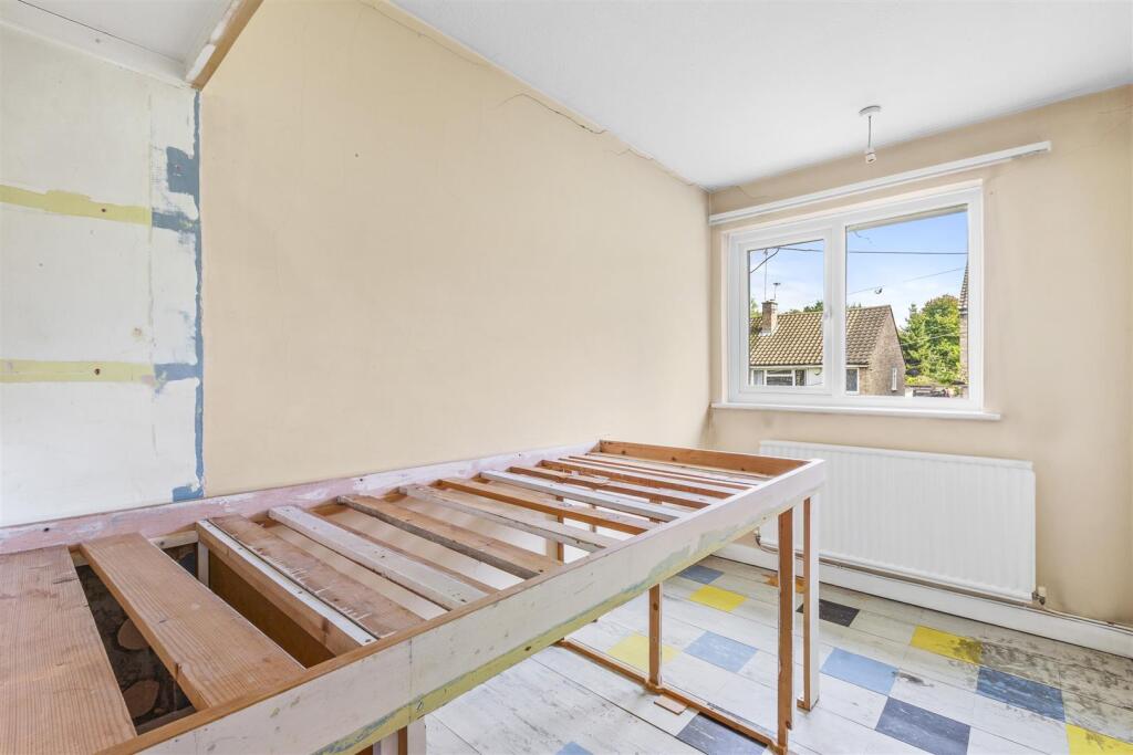 21 Deangarden Rise, HP11 1RF-2.jpg