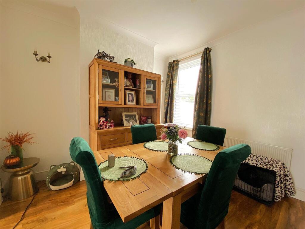 21 North Rd - Diner.jpg