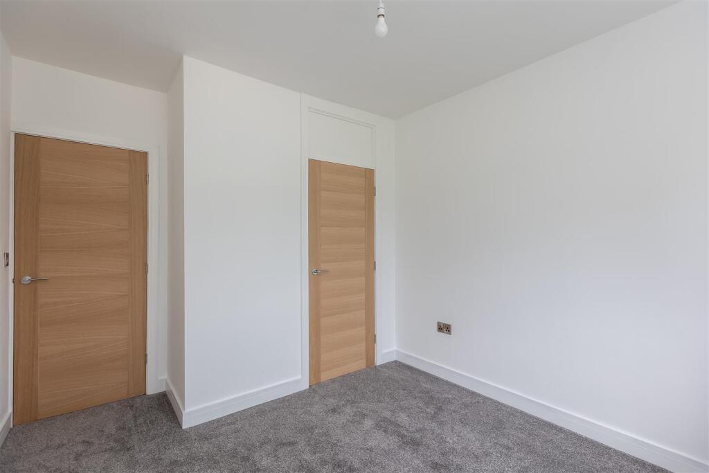 Chestnut Avenue 9 Bedroom 2-2.jpg