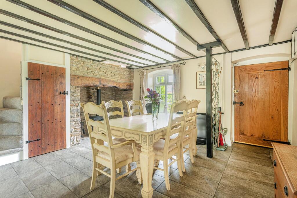 Open Plan Hallway/Dining Room