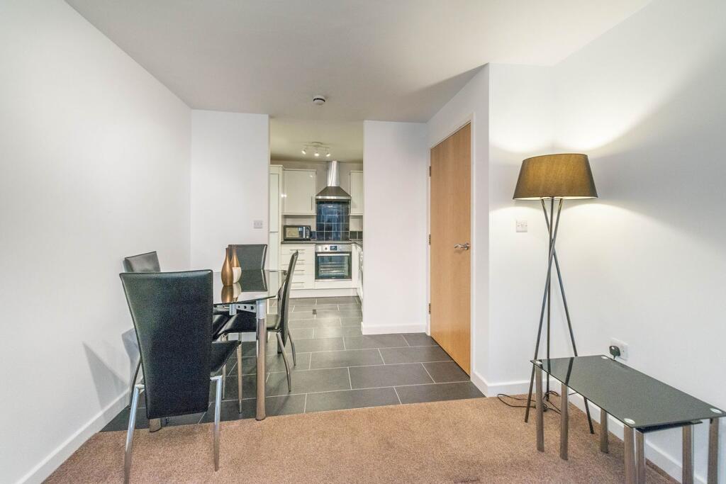 KITCHEN, DINER AND LOUNGE