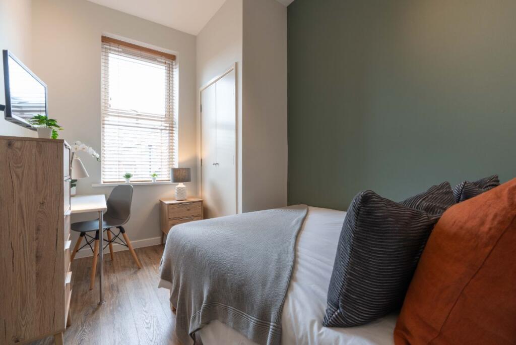 172DR - Bedroom 5