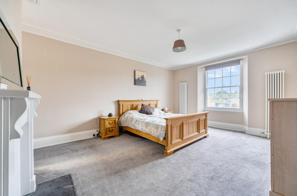 1371578-6-68f792c...