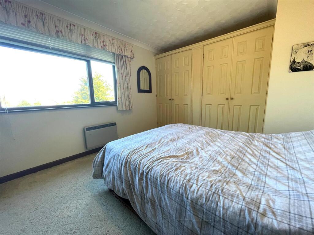 Bedroom 1.jpg