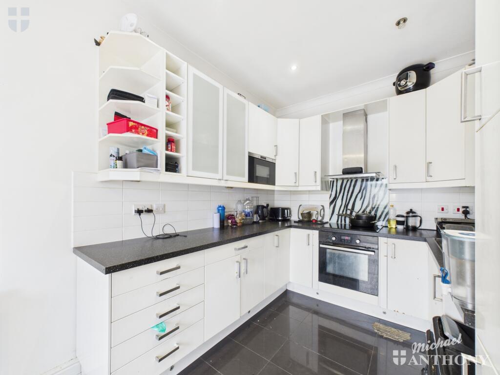 CAM03218G0-PR0718-STILL007