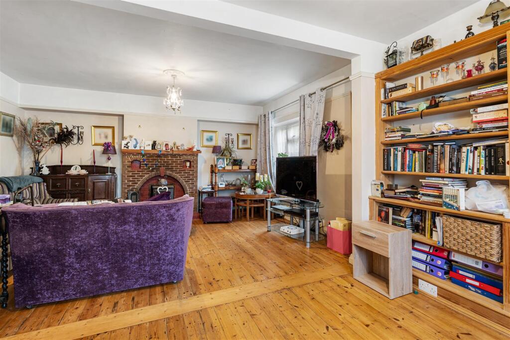 Sitting /Dining Room