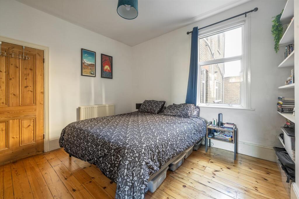 Claude Road E13