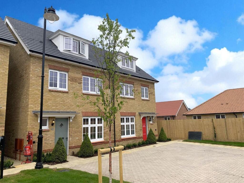 white 4-Photoroom.jpg