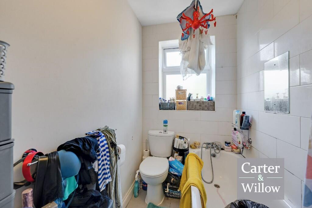 Annex bathroom/WC