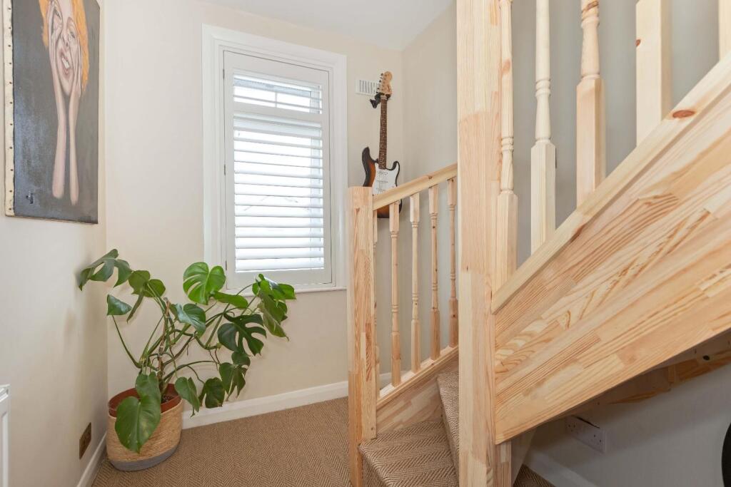 5 Myrtle Crescent_5.JPG