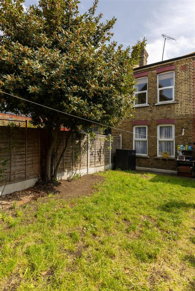 Clementina Road, E18