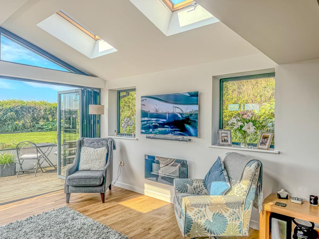 Kitchen / Diner / Living Area