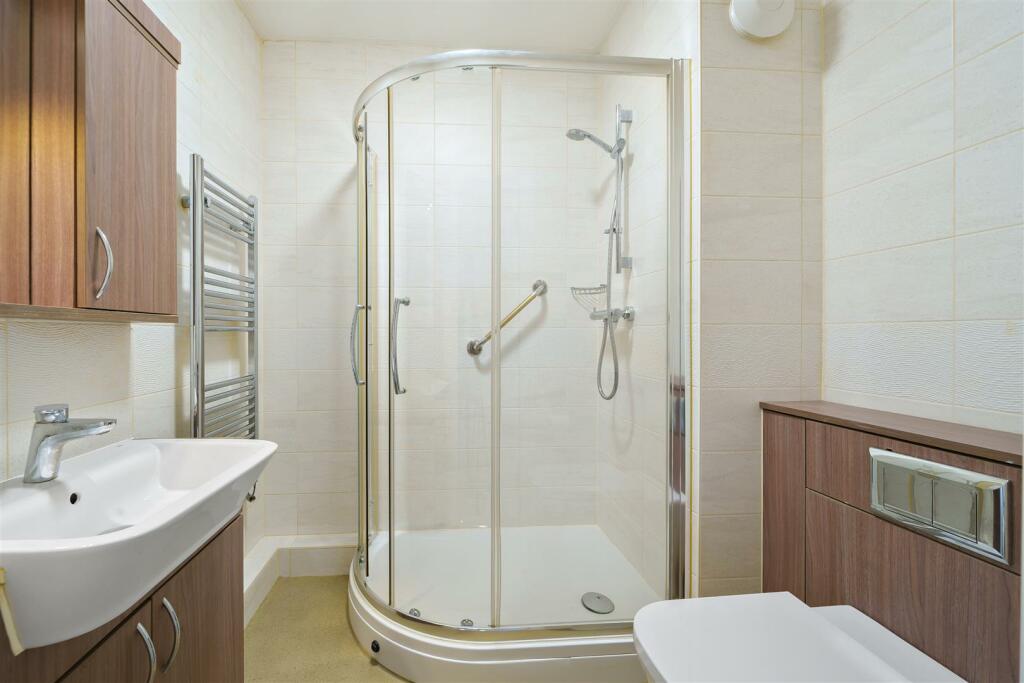 En Suite Shower Room.jpg