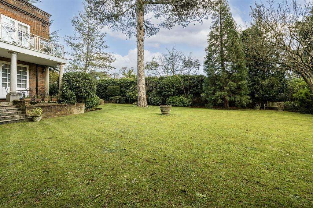 Davidson Frost-Wellings, DFW, Wellington House, Ay