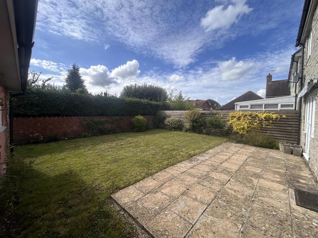 Rear garden 1.jpeg