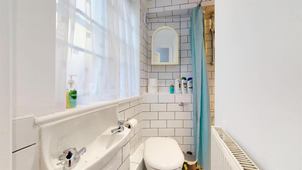 18KRbathroom2.jpg