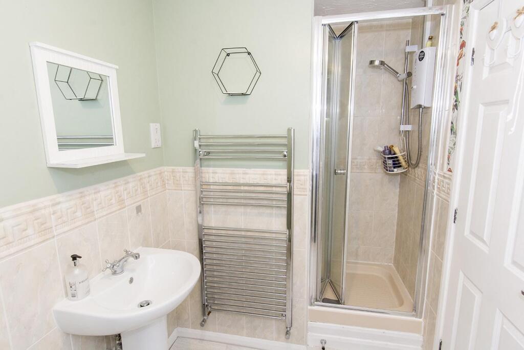 (Master En-suite Photo Two)