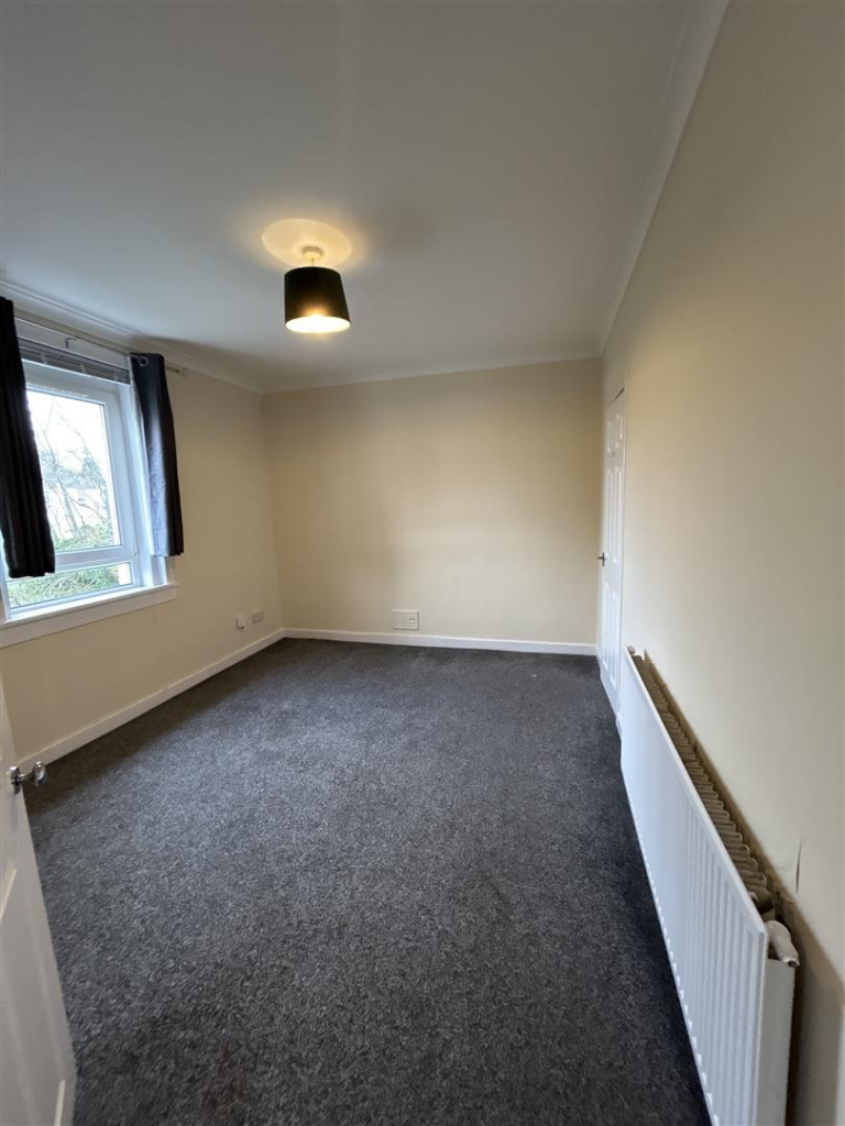 11 Lainshaw Avenue Bedroom(2).png