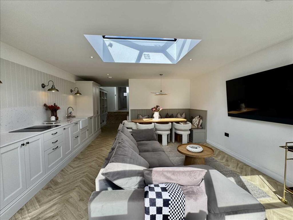 LIVING / DINING