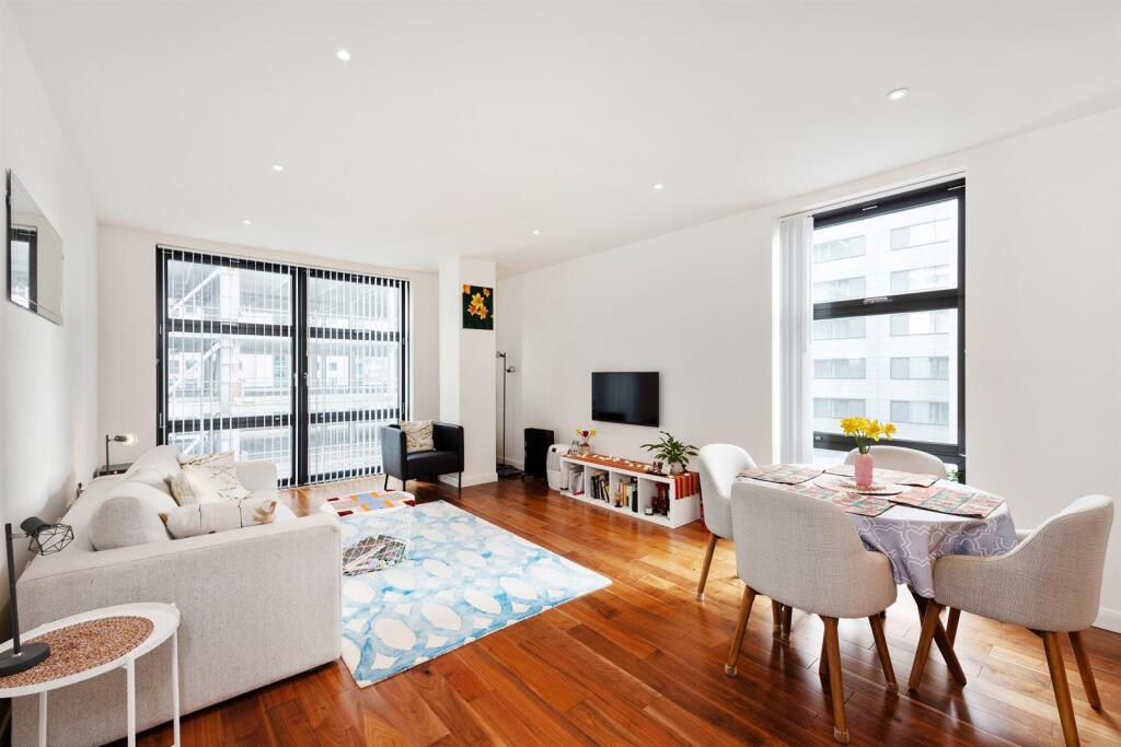 1302202513_REL_92 Discovery Dock Apartments West 2