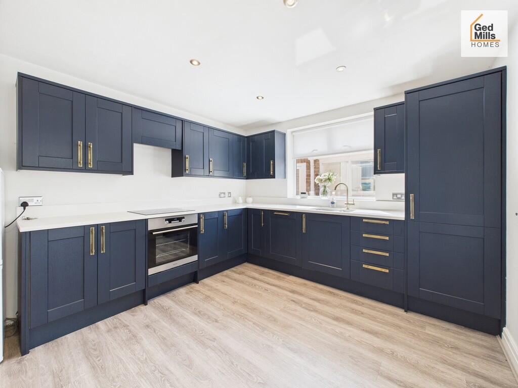 CAM04261G0-PR0085...