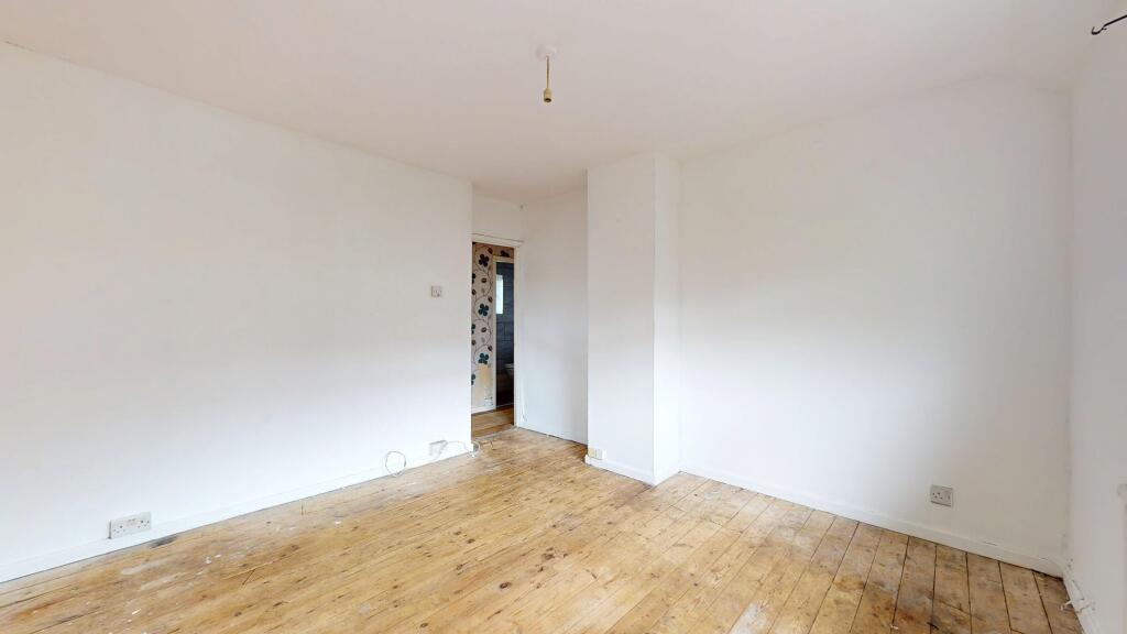 25 Pirbright Crescent, New Addington, Croydon, CR0 0RT