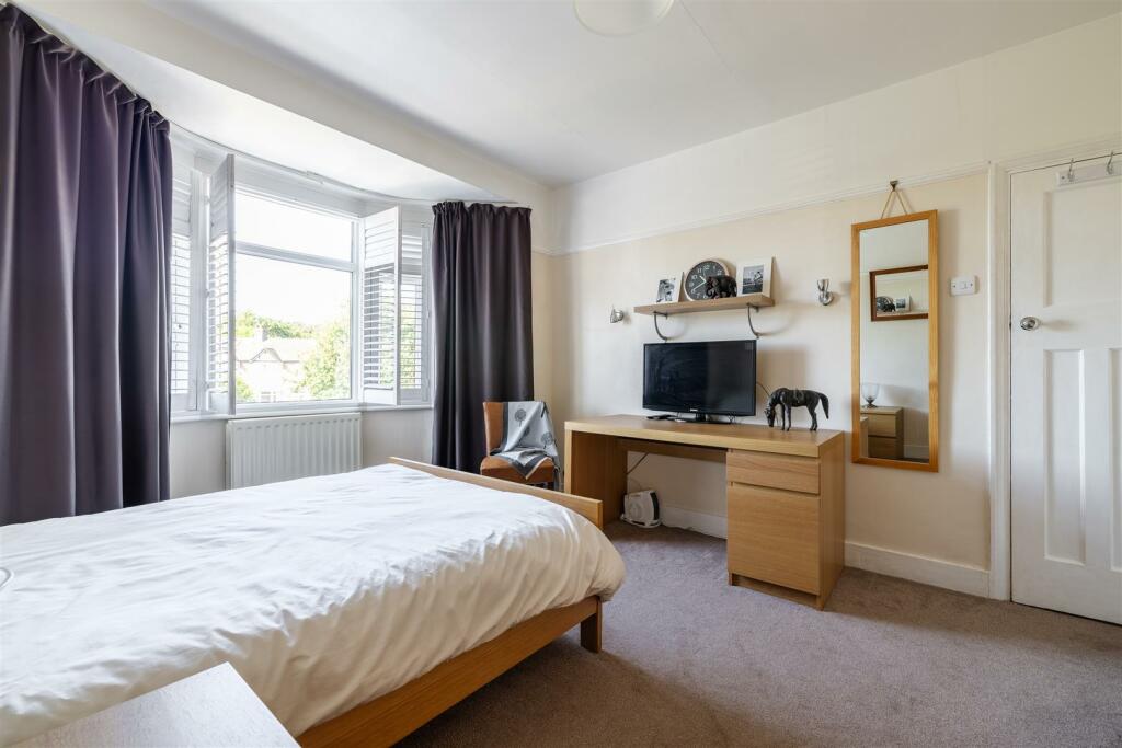 Richmond Crescent, E4