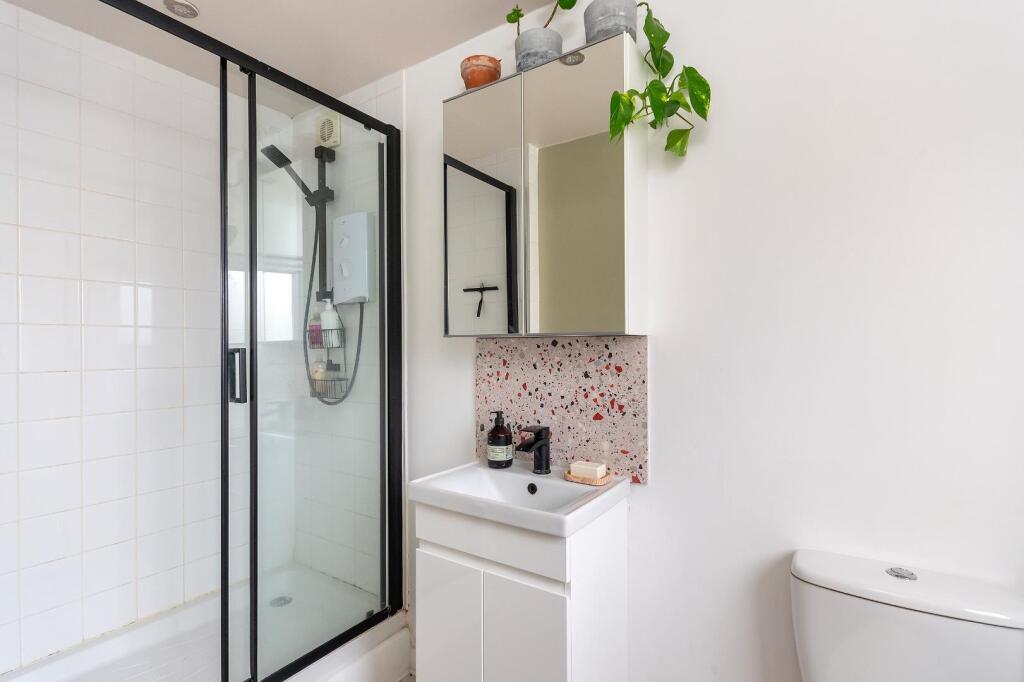 1B7R4BR - Ensuite C.jpg