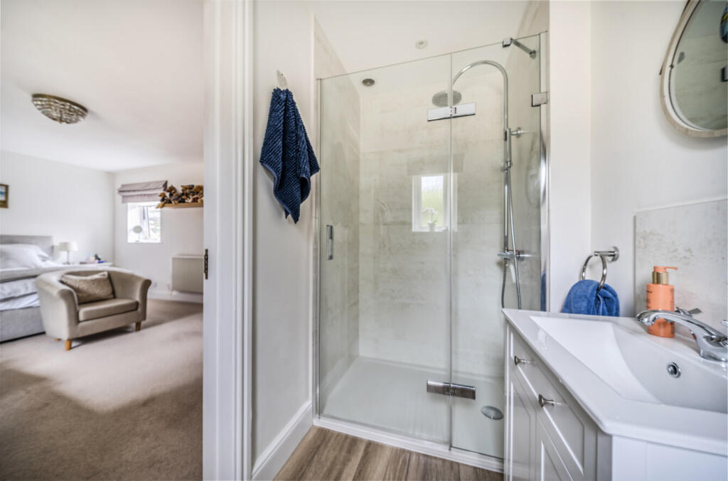 1323608-5-6890eba...