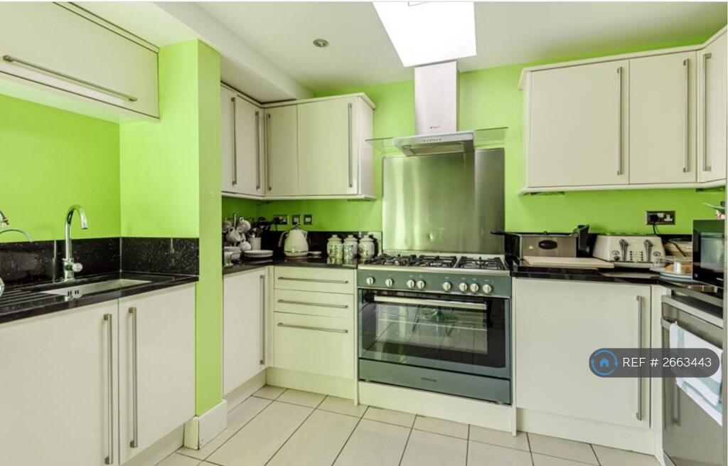 Kitchen Oven American Fridge And Freezer 