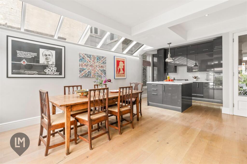 Kitchen / Dining