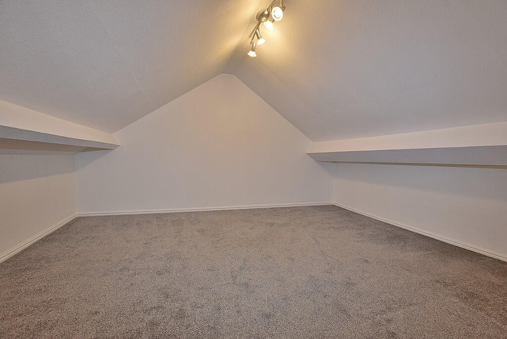 attic room_01