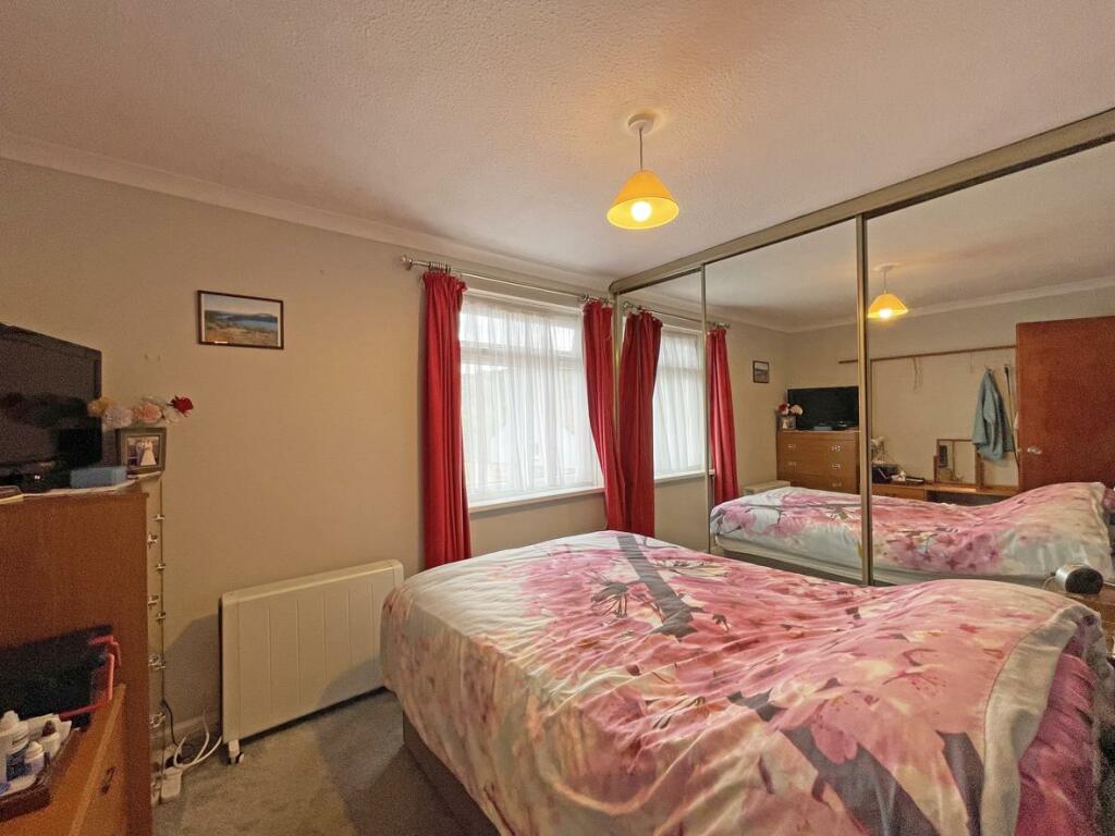 Newbury Close 31 Bed 1 Front.jpg