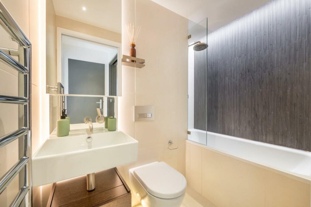 bathroom (1).jpg