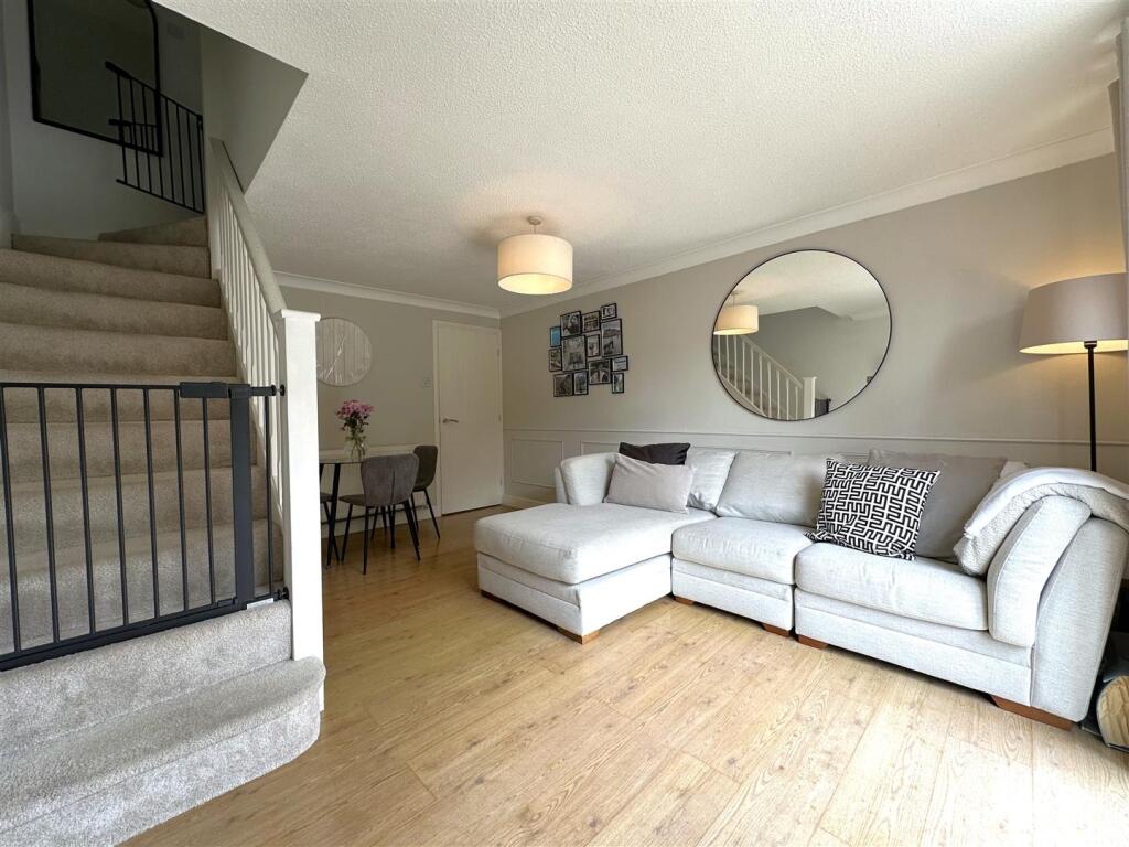 Large Living Space 982