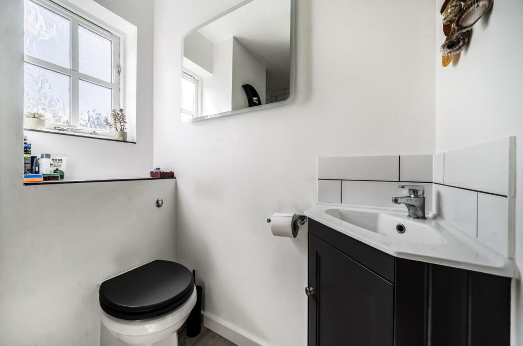 1347991-15-68bed5...