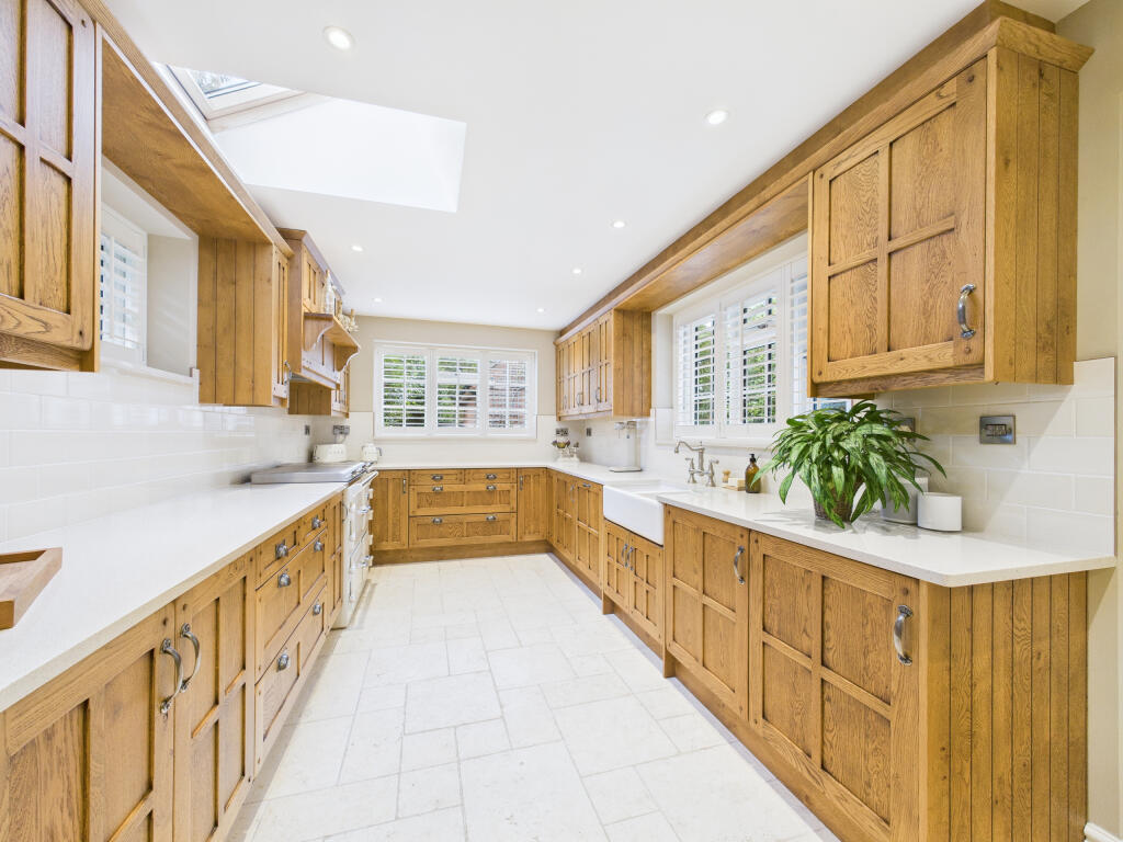 CAM01354G0-PR0600-STILL015