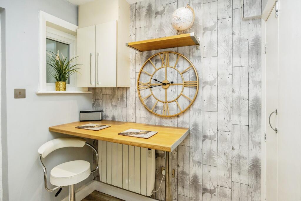 Breakfast bar
