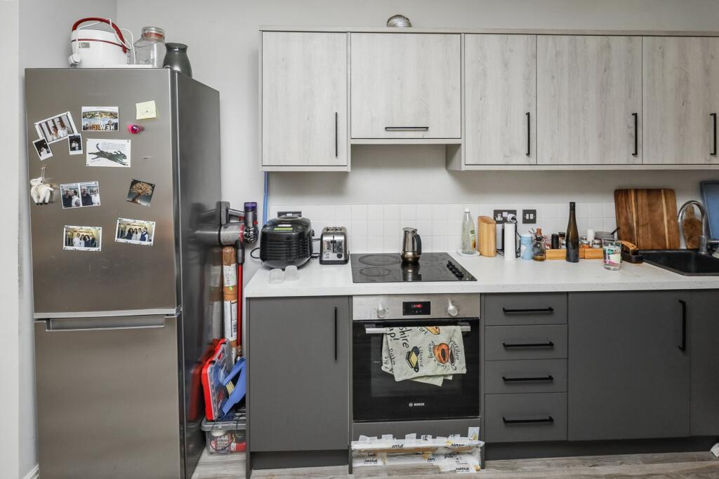 Flat 5, 68 Boston Road, Hanwell, London, W7 2ET