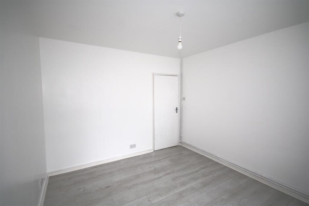 Bedroom 1b.JPG