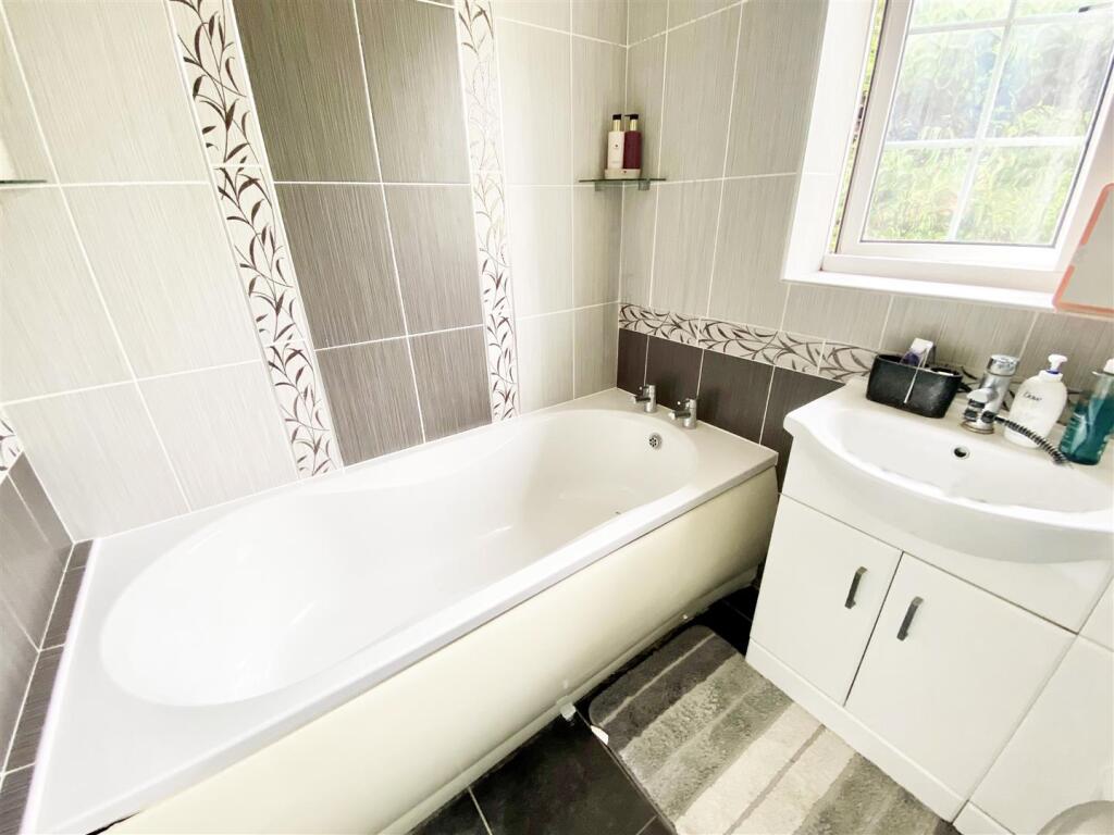 bathroom1.jpg
