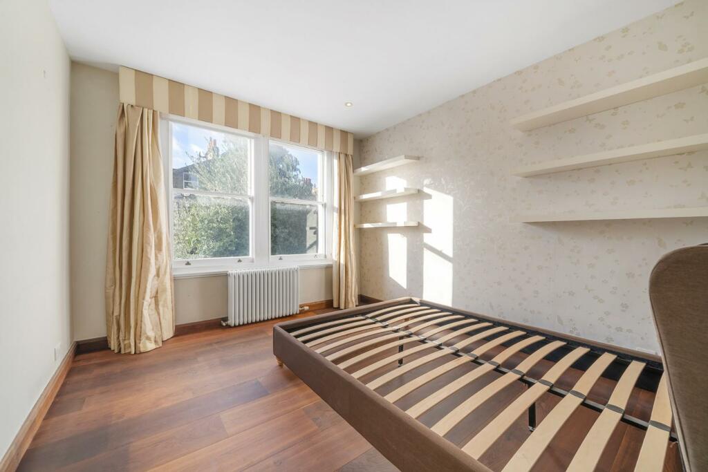 Bedroom (1).jpg