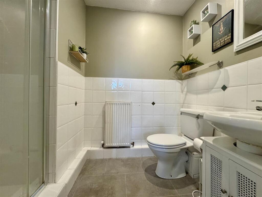 EN SUITE SHOWER