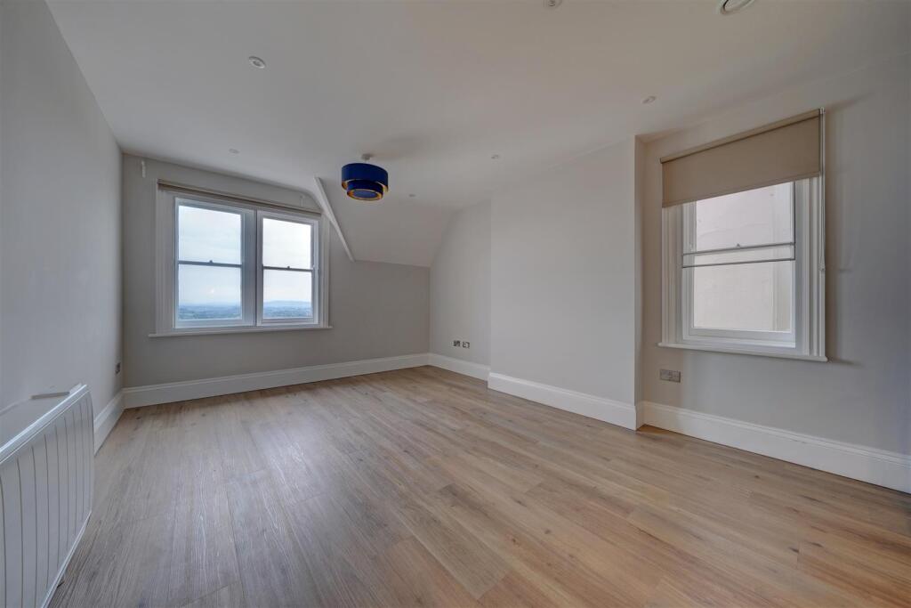 6b Queens Drive (15).jpg