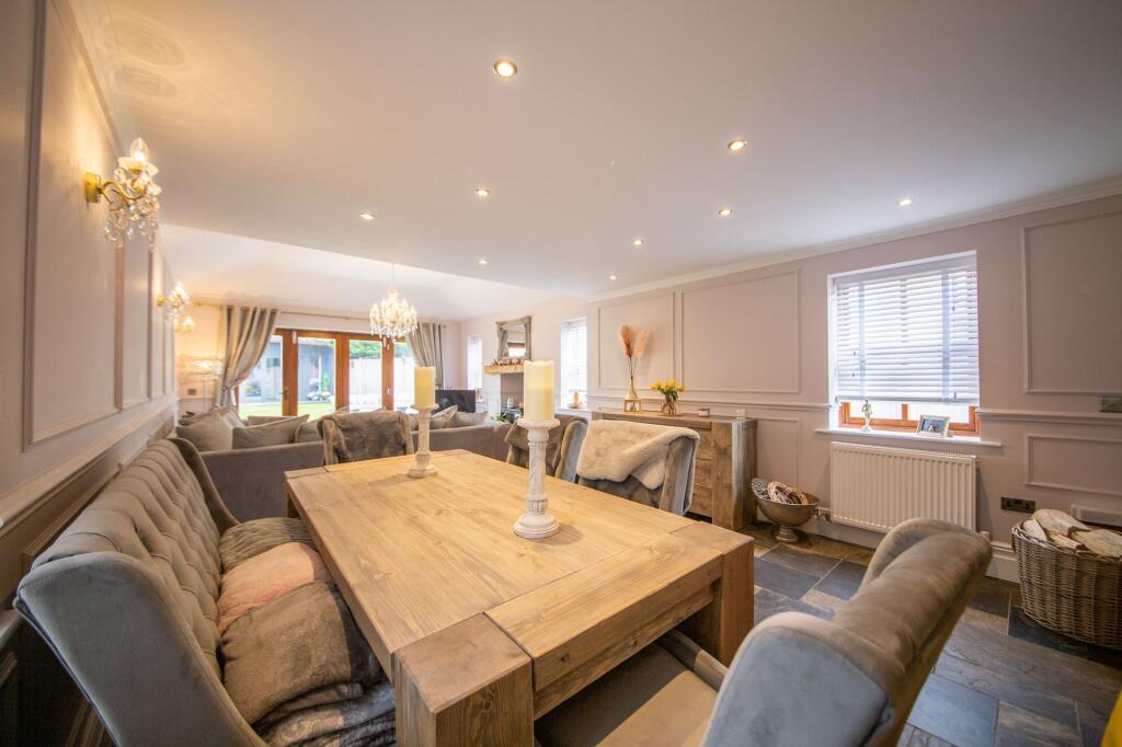 LIVING/DINING ROOM