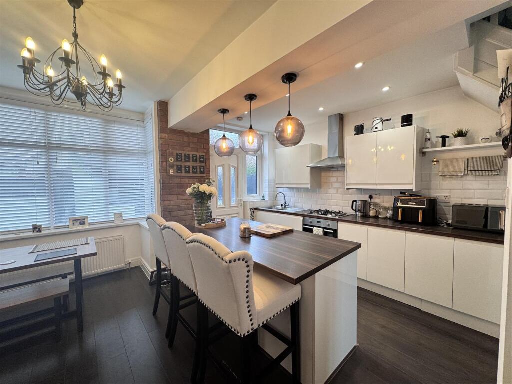 Open plan kitchen / Dining