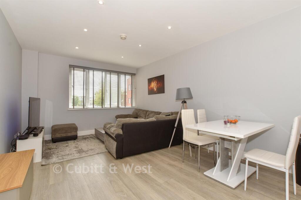 Lounge/Kitchen