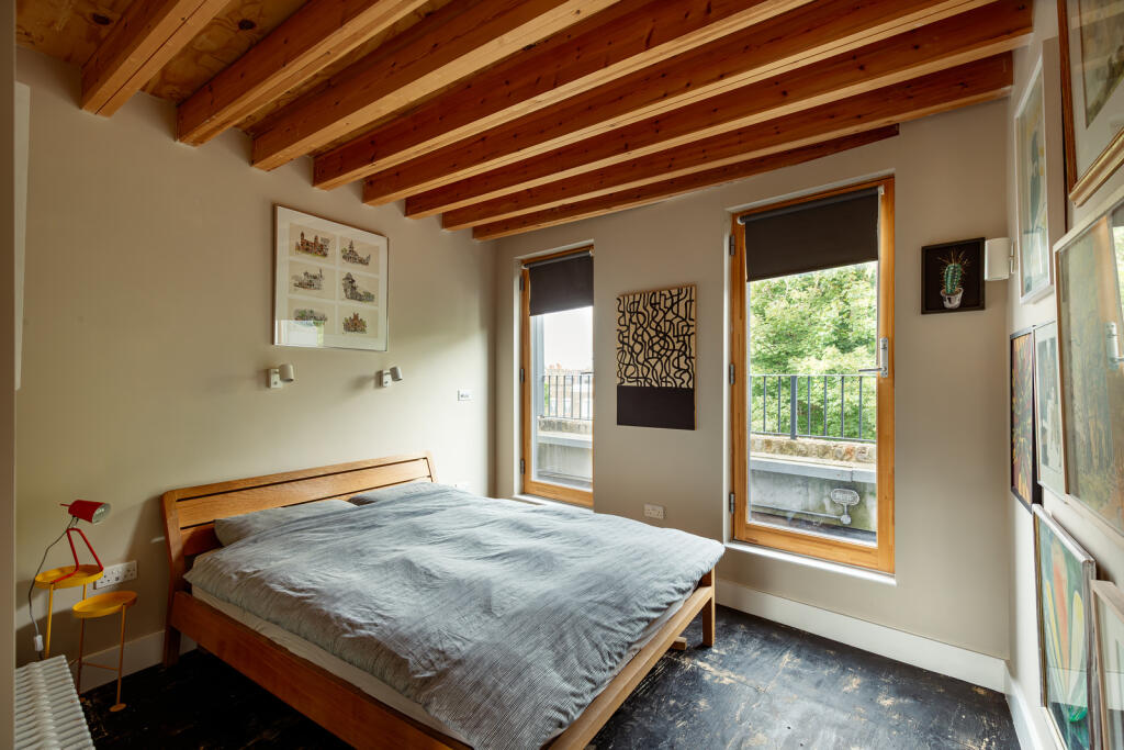 299698 - 25_7_17_TMH N16 0RR10081-Edit.jpg